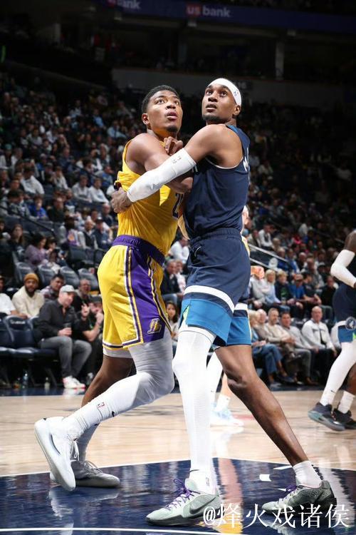 詹姆斯缺席浓眉砍23+11拉塞尔仅5分 湖人不敌森林狼 詹姆斯缺席浓眉砍23+11拉塞尔仅5分 湖人不敌森林狼